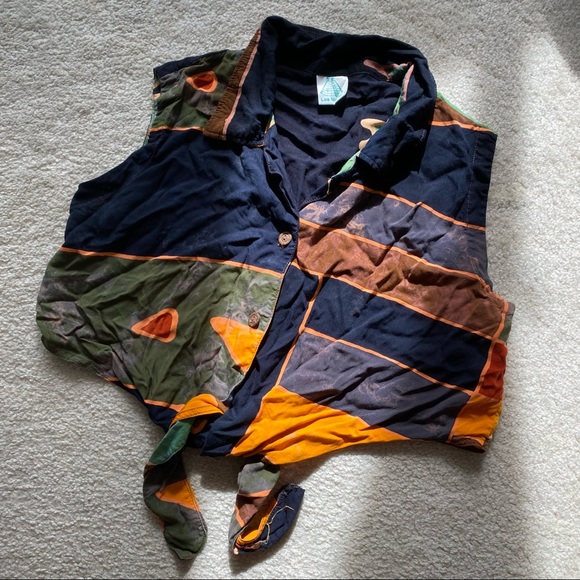 VINTAGE TIE FRONT CROP TOP - Picture 2 of 13